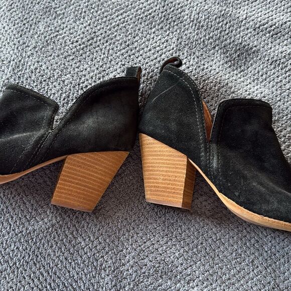 Jeffrey Campbell Black Suede Rosalee Booties Size 9.5 V Cut Stacked Heel Western - Picture 3 of 10